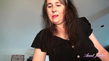 Grace te seduce y monta tu polla dura