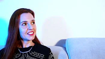 MILF francesa Sienna tatuada se moja para follar