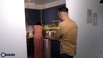 Fodendo minha madrasta britânica Eva Jayne e gozando no rosto dela