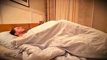 Deseo de polla al despertar: pareja amateur follando y cumshot