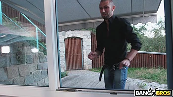 Veronicas spritzendes Anal-Workout