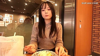 Adolescente asiatique au casting coquin