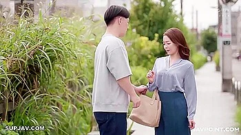 Milf amateur asiática follada a fondo con creampie