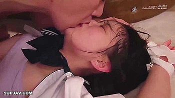 Adolescente morena de 18 anos fodendo professor de violino