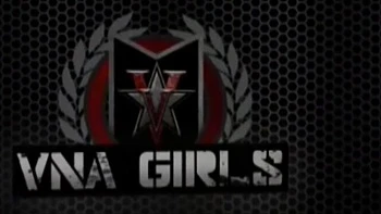 Julia Ann se branle avec ses grosses fausses nichons