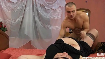 Gorda caliente da mamada y folla duro a cuatro POV