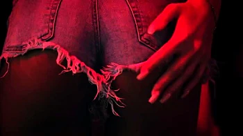 Lia Lin und Mensia Francis im hardcore Teen Threesome mit Blowjob