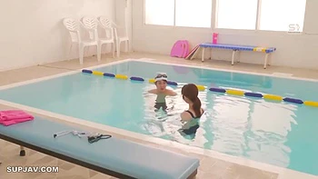 Asesora asiática caliente folla estudiantes en POV con creampie