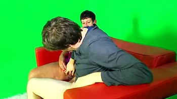 Mamie allemande Bea Dumas se fait lécher et reçoit un gros jet