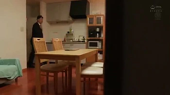 La descubre engañando, cornudo la ve follar