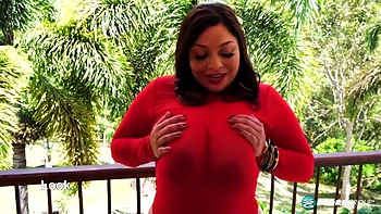 Sofia Damon & Amanda Milana ficken ihre riesigen Titten draußen