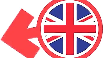 Tgirl mignonne se branle seule