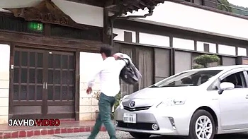 Japonesa Maya Kawamura follada duro y traga la polla