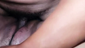 MILF indonésia Ayuningsih fodida no cu com creampie na véspera de Ano Novo