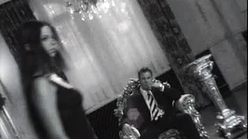 Brünette Amateurin bläst und fickt beim Dirty Talk Doggy