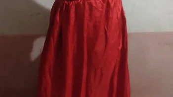 Meia-irmã desi peituda levanta o ghaghra para ser fodida