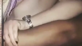 Hermana de paso desi morena follada duro a cuatro