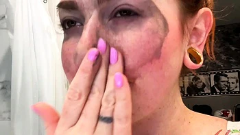 Heiße Amateur-Teenie wichst vor der Webcam