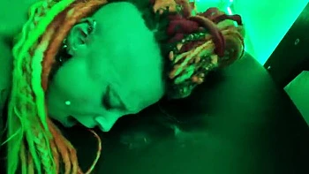 Foda selvagem e palmadas no doggy style com casal amador