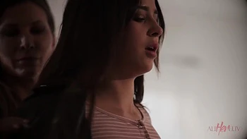 Kylie Rocket zeigt harte lesbische Pussy-Lehre