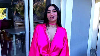 Lylou wird von einem riesigen Schwanz gefickt - Jacquie et Michel