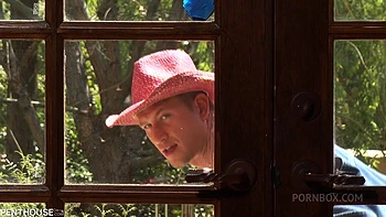 Брюнетка с большой грудью в белье жестко трахнута