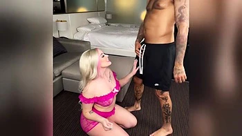 Trixi Brooks bunda grande molhada pra pau no POV