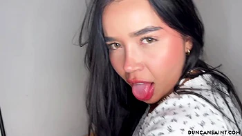 Jefa con enorme culo recibe sexo humillante