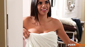 Mec baise la voisine à gros seins Sheila Ortega pendant son jour off