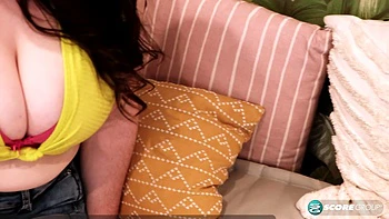 BBW Diana Eisley se masturba vendo seus peitos grandes