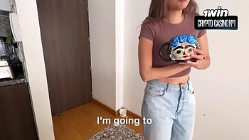 Блондинка-соседка с маленькими сиськами доведена до оргазма лизанием