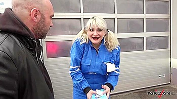 A Girl With A Bushy Bush - Amateur Chubby Teen 18+ Sex