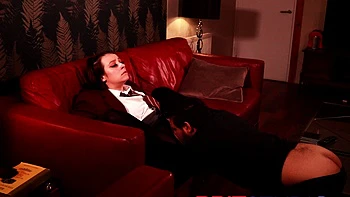 Escolar Folla al Profesor y Chupa la Leche del Condón