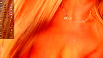 Blonde sexy aux gros seins enlève son soutien-gorge