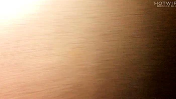 Брюнетка-любительница получает жесткий межрасовый минет