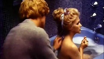 Jennifer W fickt hart mit Freund: Blasen und Missionarsstellung