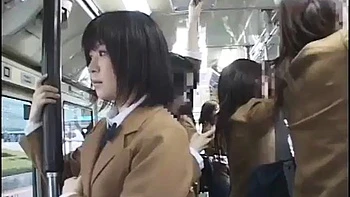 Grosse brune amatrice suce et baise en levrette