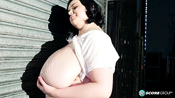 BBW Peyton Thomas zeigt ihre prallen Titten und Kurven nackt