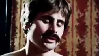 Loira peituda recebe boquete e fode no doggy BDSM