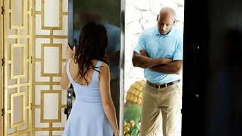 Flash Brown se fait baiser anal avec une grosse bite noire