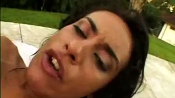 Бразильянка трахается: минет, догги и наездница