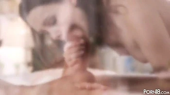 Brünette Teen Liza Shay wird hart gefickt