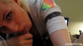 Loira chupando um pau enorme, cadê esse pau sumido?