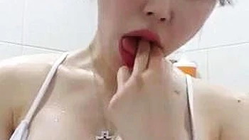 Große asiatische Arschfickgruppe in der Öffentlichkeit