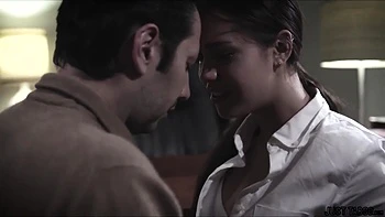 La prof me baise sauvagement avec sa grosse bite !