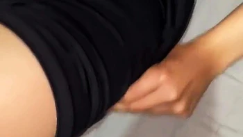 Estudante pinay 18+ gemendo na buceta molhada e peluda