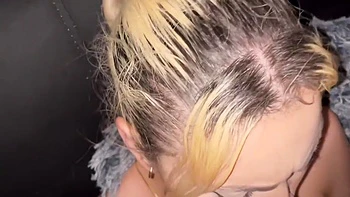 J’ai baisé ma voisine milf latina par accident, il a joui sur mes seins