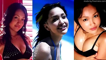 Сексуальная азиатская любительница ласкает киску