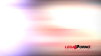 Sharon Lee leva DP anal hardcore 3 contra 1