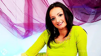 Pornstar asiática magra fodida por preto